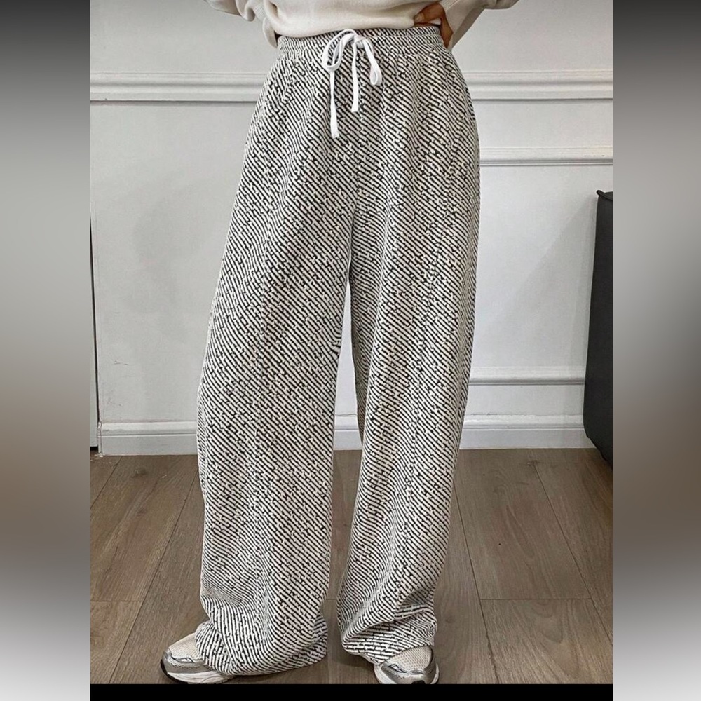 NWT Black And White Straight Leg Pants For Women Size S